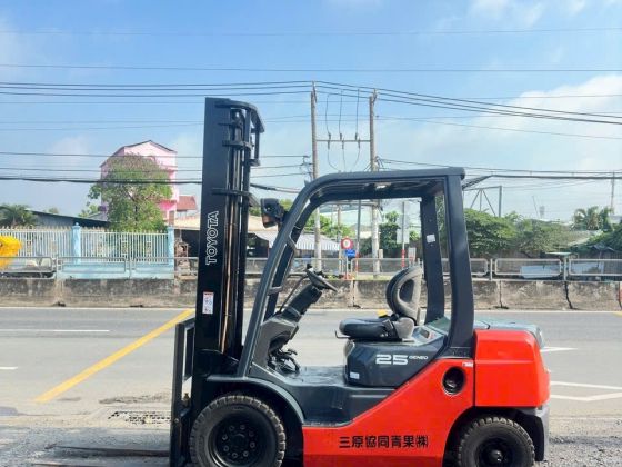 XE NÂNG HÀNG TOYOTA 25 (8FD25)