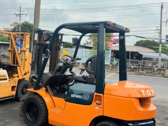XE NÂNG HÀNG TOYOTA 25